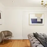 Heavenly Stays, Knightsbridge, Warm 1-Bd Getaway