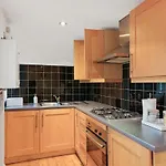 Heavenly Stays, Knightsbridge, Warm 1-Bd Getaway